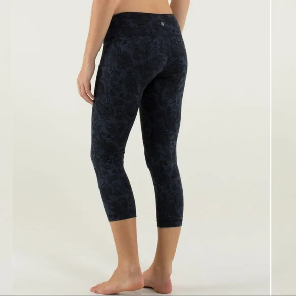 🍋Like New Lululemon Wunder Under Crop - Picture 2 of 11